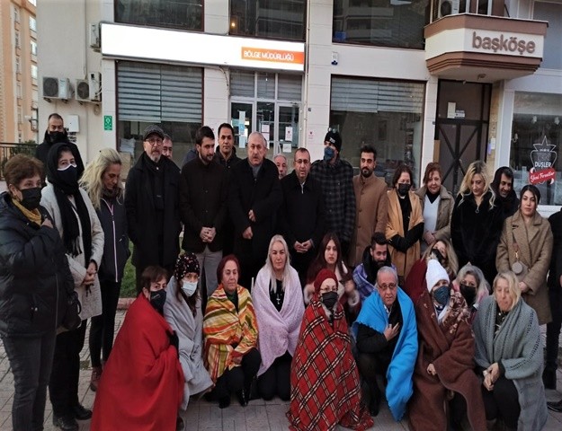 CHP Kahramanmaraş’ta Zamları Battaniyelerle Protesto Etti