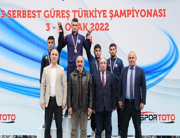 Büyükşehirli Güreşçi Türkiye Şampiyonu Oldu