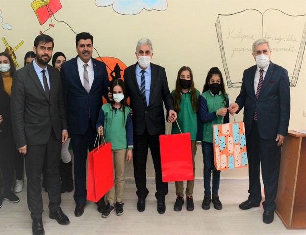 KSÜ Eğitim Fakültesi Öğrencilerinden Örnek Gönüllülük Projesi