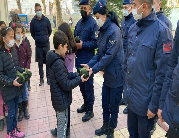 Öğrencilerden Yürekleri Isıtan Hareket