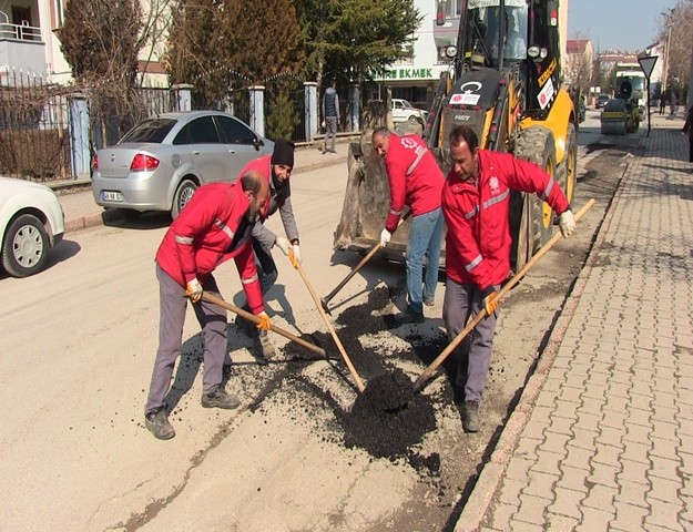 Elbistan'da Deforme Olan Yollar Onarılıyor