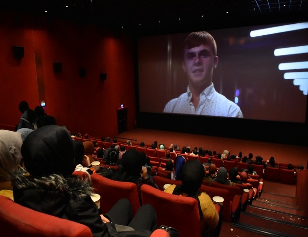 Onikişubat Belediyesi’nden öğrencilere Kesişme-İyi ki Varsın Eren Filmi Jesti