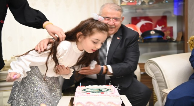 Başkan Mahçiçek’ten ‘Nazlı’ya Anlamlı Doğum Günü Sürprizi