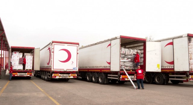 Ukrayna’ya İlk Yardım Konvoyu Yola Çıktı