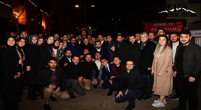 Bakan Varank Demokrasi Meydanı’nda Gençlerle Buluştu