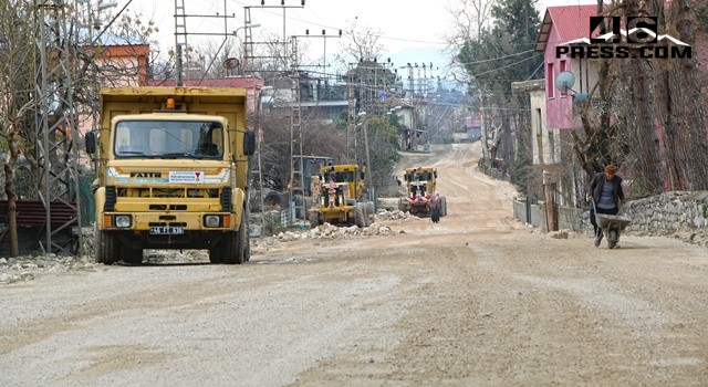 Büyükşehir’den Andırın’da Grup Yolu Çalışması
