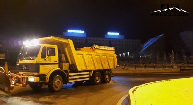 Büyükşehir’den Buzlanmaya Karşı Gece Mesaisi