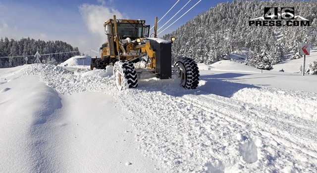 Büyükşehir’in Karla Mücadele Çalışmaları Devam Ediyor