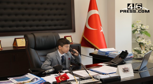 Başkan Okay Makamını 6.Sınıf Öğrencisi Ramazan Kurt'a Devretti