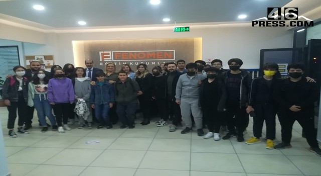 Fenomen Eğitim Kurumları Öğrenci Ve Veliler İle Buluştu