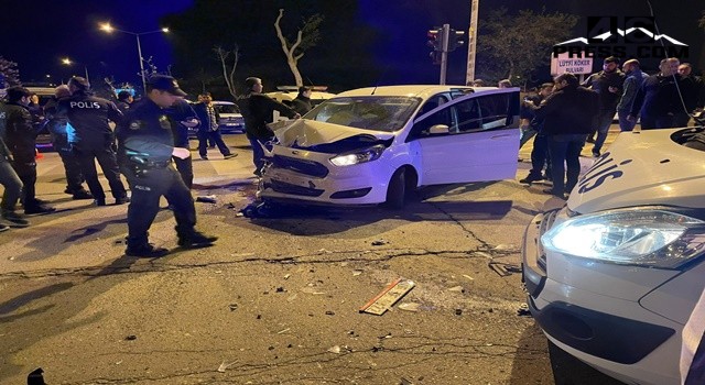 Kahramanmaraş’ta polisten kaçan araç ekip otosuna çarptı