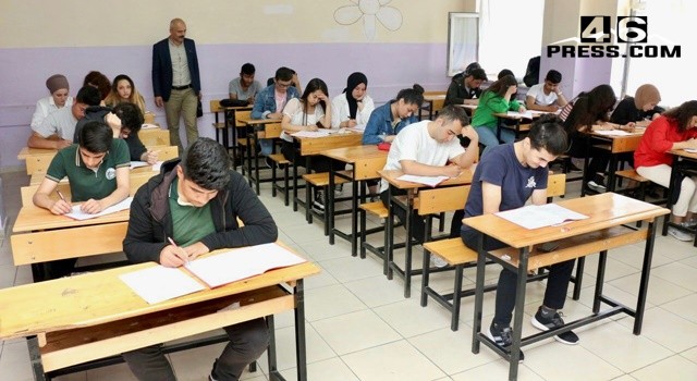 40 Bin Öğrenciye Sınavlara Hazırlık