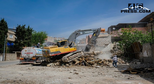 Dulkadiroğlu’nda Metruk Binalar Yıkılıyor