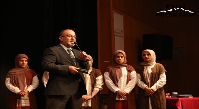 Kahramanmaraş’ta ‘Aşkın eşiğindeki derviş bizim Yunus’ tiyatro gösterisi büyüledi