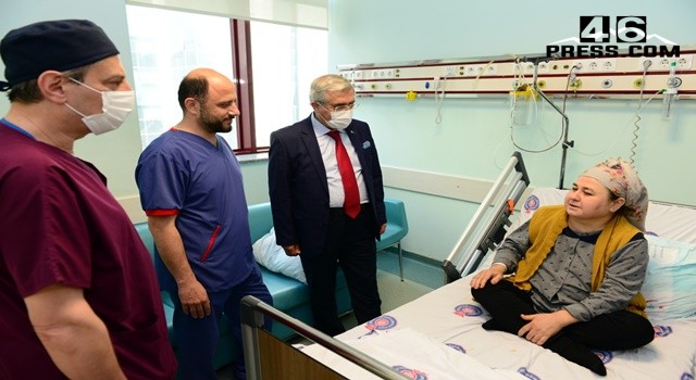 KSÜ Tıp Fakültesi Hastanesinde Kapalı Baypas Ameliyatları Devam Ediyor