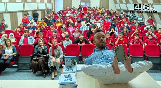 Milli Yüzücü Yurtkölesi Öğrencilerle Buluştu