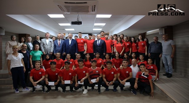 Adil Sani Konukoğlu Spor Lisesi Ödül Töreni