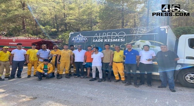 Alpedo Dondurma Marmaris’te Yangın Söndüren Kahramanlara Dondurma İkram Etti