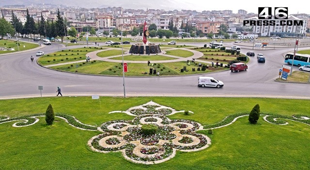 Büyükşehir’den Kavşak ve Refüjlerde Peyzaj Çalışması
