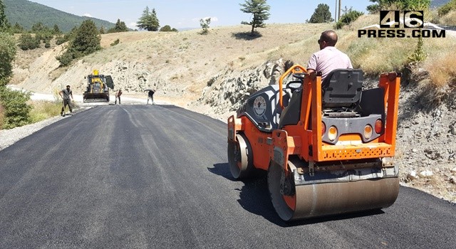 Büyükşehir Göksun’da Yol Yenileme Çalışmalarını Sürdürüyor
