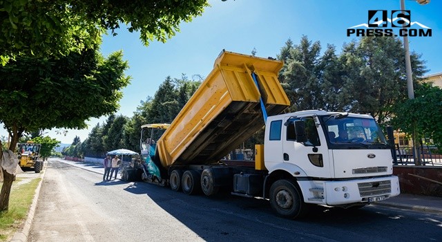 Dulkadiroğlu'ndan Karaziyaret Mahallesinde Asfalt Çalışması