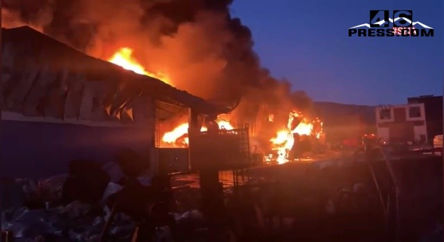 Kahramanmaraş’ta geri dönüşüm fabrikasında yangın