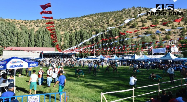 40. Göksun Karakucak Güreş Festivali'ne rekor katılım