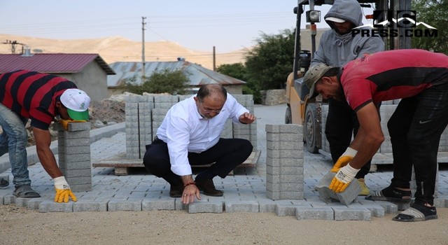 Afşin Koçovası Mahallesi’nde yol çalışmaları hız kesmeden devam ediyor