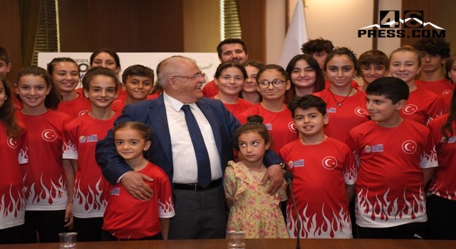 Masa Tenisi Yıldız-Genç Milli Takımı’ndan Başkan Mahçiçek’e teşekkür ziyareti