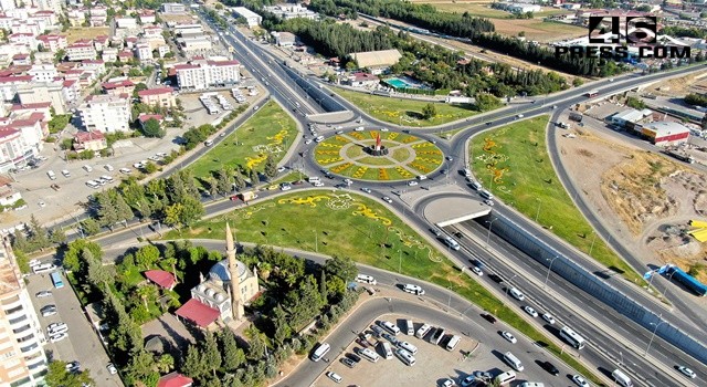 Mevsimlik Çiçeklerle Şehir Renklendi