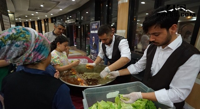 Sıra Gecesi’nde Kardeşlik Rüzgârı