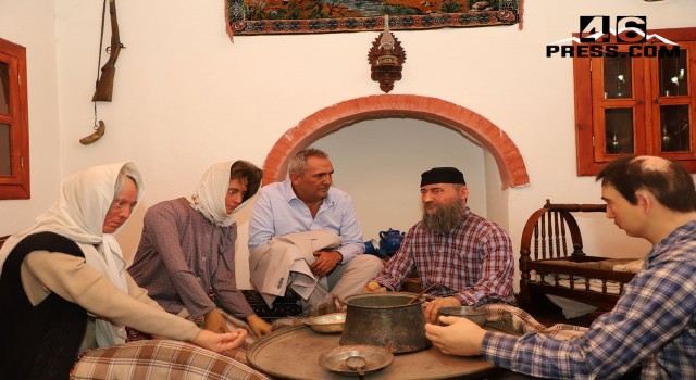 Ünlü Sanatçı Yavuz Bingöl Mutfak Müzesi'ni Ziyaret Etti