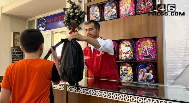 Ders Zili Çalan Miniklere Büyükşehir’den Kırtasiye Desteği