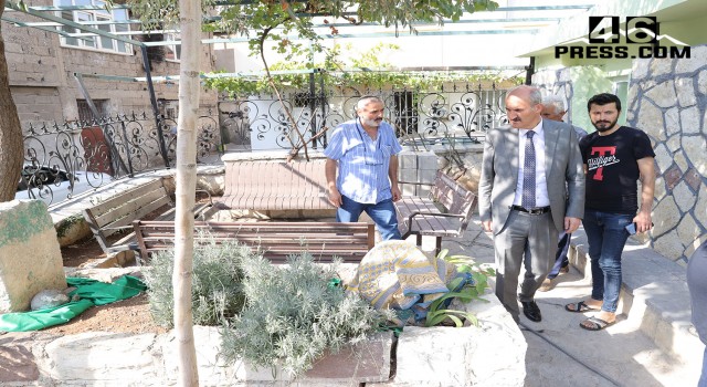 Dulkadiroğlu'ndan Çomak Dede Türbesi'nde Çevre Düzenlemesi