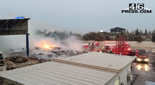 Kağıt toplama merkezinde yangın kontrol altına alındı