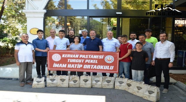 Öğrencilerden Sami Dedelerine Geçmiş Olsun Ziyareti