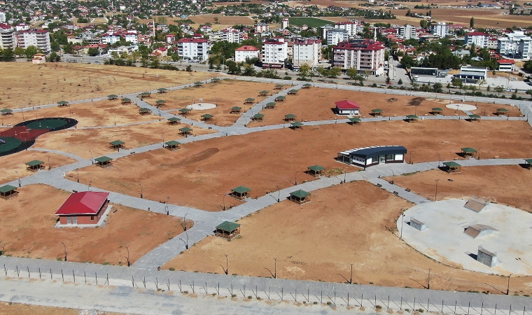 Afşin Millet Bahçesi Yeşilleniyor