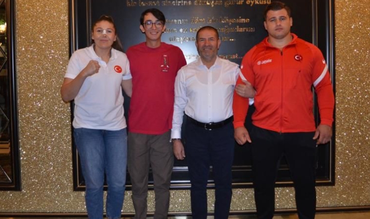 Alpedo Bu Kez Dünya Şampiyonlarıyla Şov Yaptı