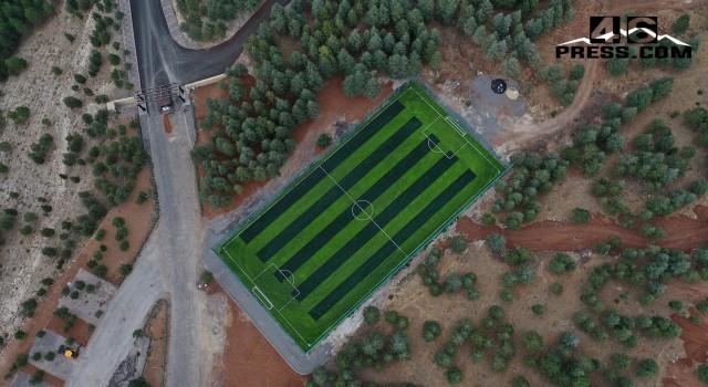 Başkan Okay’dan Yalnız Ardıç'a Futbol Sahası