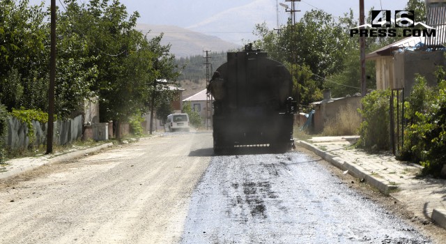 Öztürk Mahallesi’nin Yolları Baştan Uca Yenileniyor