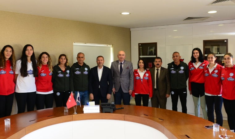 Sami Kervancıoğlu ve Alpedo Kahramanmaraş Voleybol Takımı Rektör Yasım’ı Ziyaret Etti