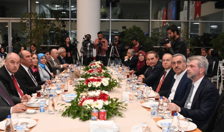 Başkan Güngör, 6. Uluslararası Tekstil Zirvesi’ne Katıldı