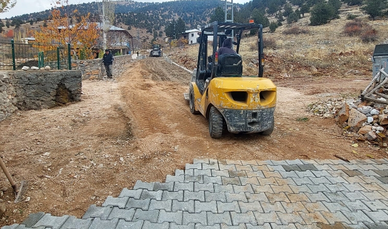 Büyükşehir’den Göksun Kırsalına 14 Bin Metrekare Kilit Parke