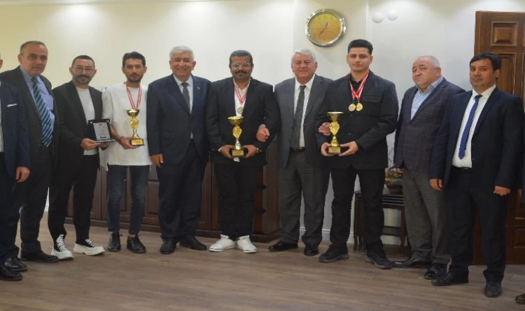 İzmirli berberlerin büyük başarısı