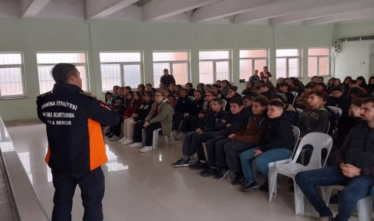 Manisa İtfaiyasi Gölmarmara’da öğrencilerle buluştu