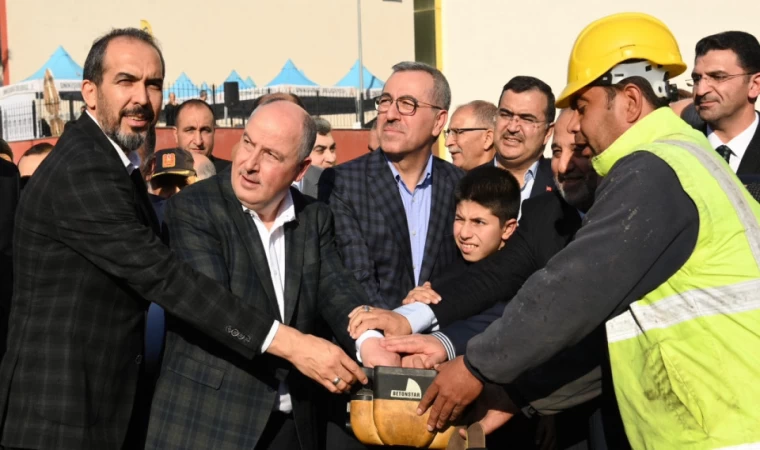 Başkan Güngör, Uygulama Cami ve Kur’an Kursu’nun Temel Atma Törenine Katıldı