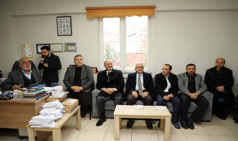 Başkan Okay Doğukent Apartman Görevlileri İle Bir Araya Geldi