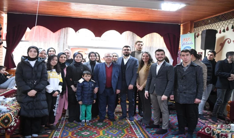 Başkan Mahçiçek, ilk kez oy kullanacak gençlerin sorularını yanıtladı