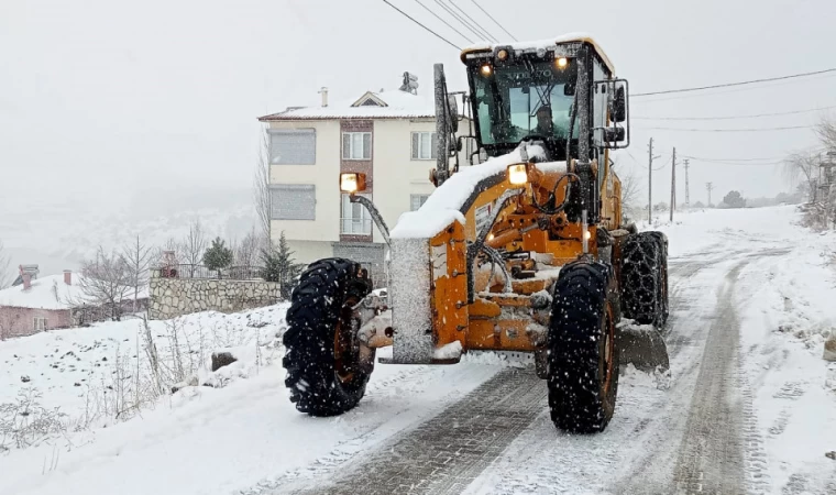 Büyükşehir Kar Yağışı Sonrası 219 Kırsal Mahalle Yolunu Ulaşıma Açtı