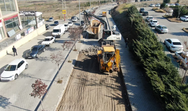 Büyükşehir Üniversite Hastanesi’nin Yolunu Yeniliyor
